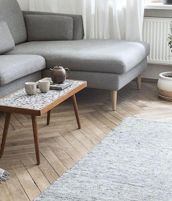 Wohnzimmer mit Holzfußboden